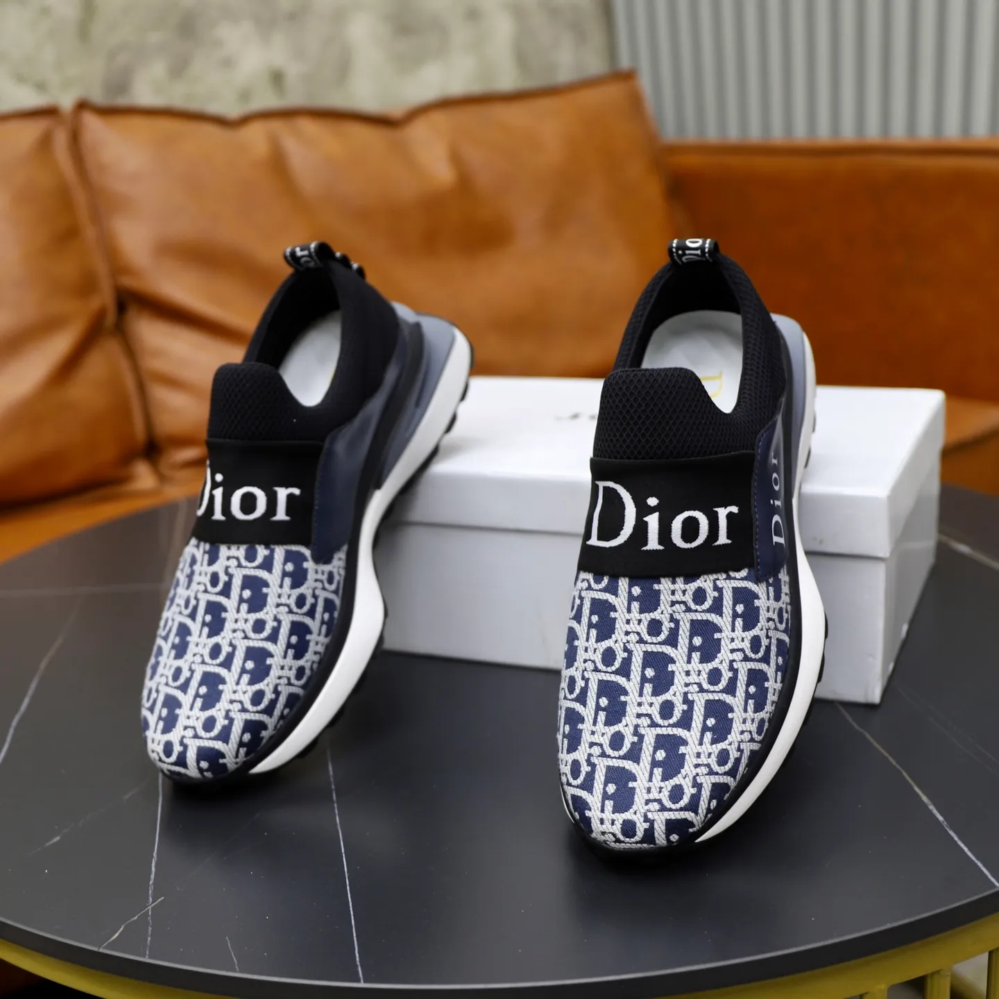 Ex-factory price: 462💰🙅‍♂️🙅‍♂️🙅‍♂️ Brand: Dior DIOR Standard code: 38-44 (45 customized) Grade: Same as the official website Material: Original leather splicing brand cloth Comfortable and breathable lining Lightweight and wear-resistant sports outsole Style category: Men's fashionable casual shoes Running sneakers Distinguished luxury brand elements Top luxury Color: actual picture color